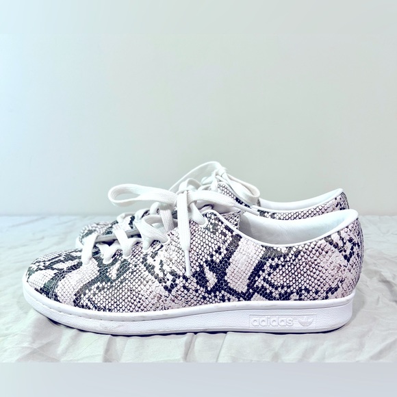 Adidas Hyke sneakers in snakeskin Women’s size 10 - Picture 2 of 8